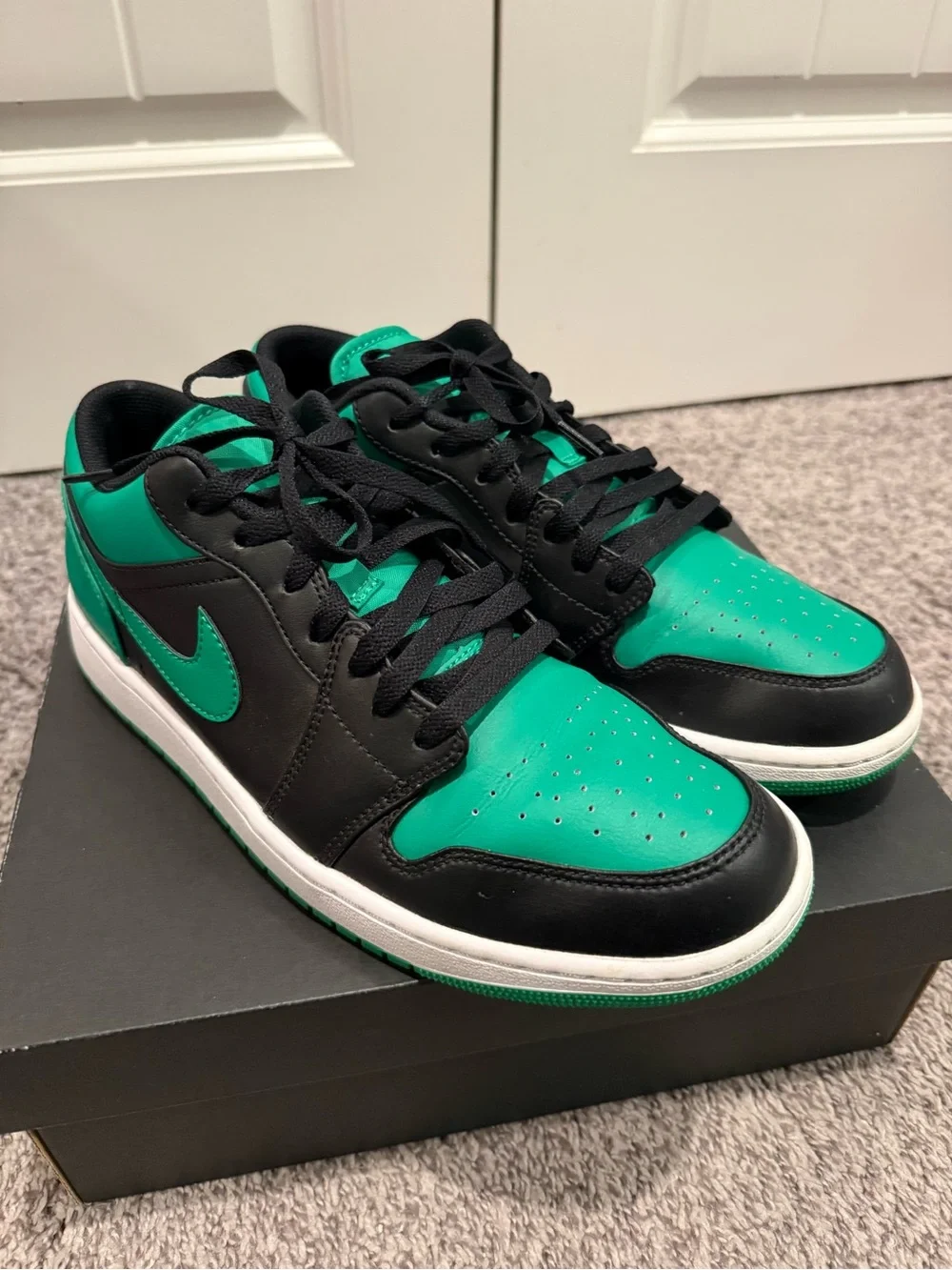 Jordan Low-Top Sneakers in Black and Green